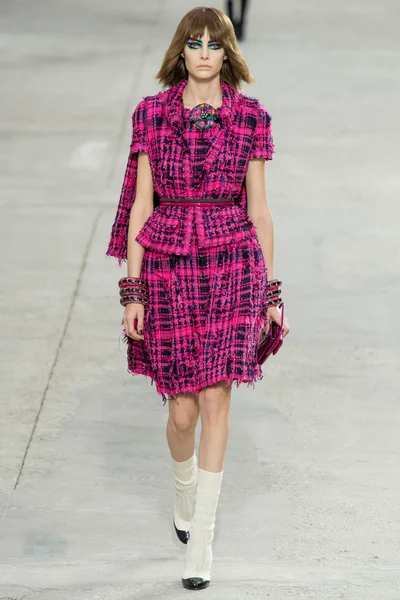 Look 15